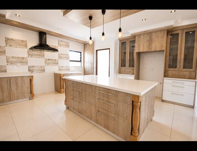 5 BEDROOM HOUSE FOR SALE IN THREE RIVERS EAST